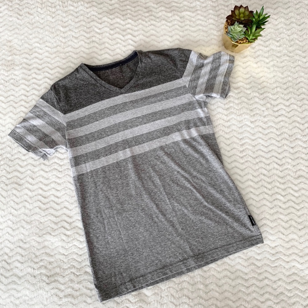 OCEAN CURRENT charcoal & grey v-neck tee